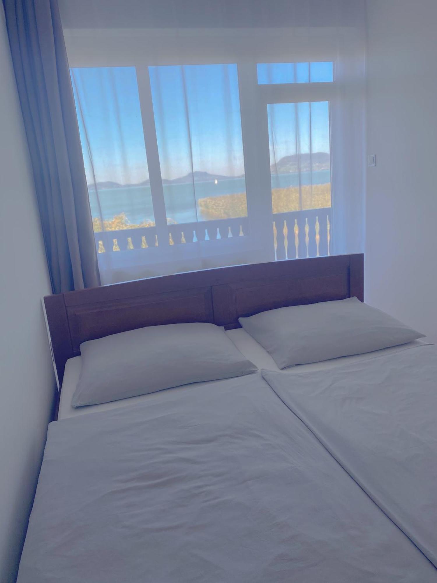 Balaton a kertben - Közvetlen vízparti apartmanok, csodálatos panorámával Balatonfenyves Exterior foto
