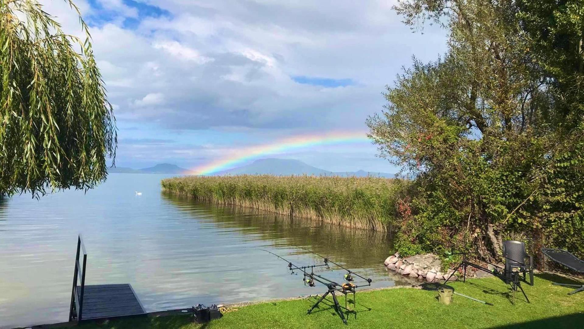 Balaton a kertben - Közvetlen vízparti apartmanok, csodálatos panorámával Balatonfenyves Exterior foto