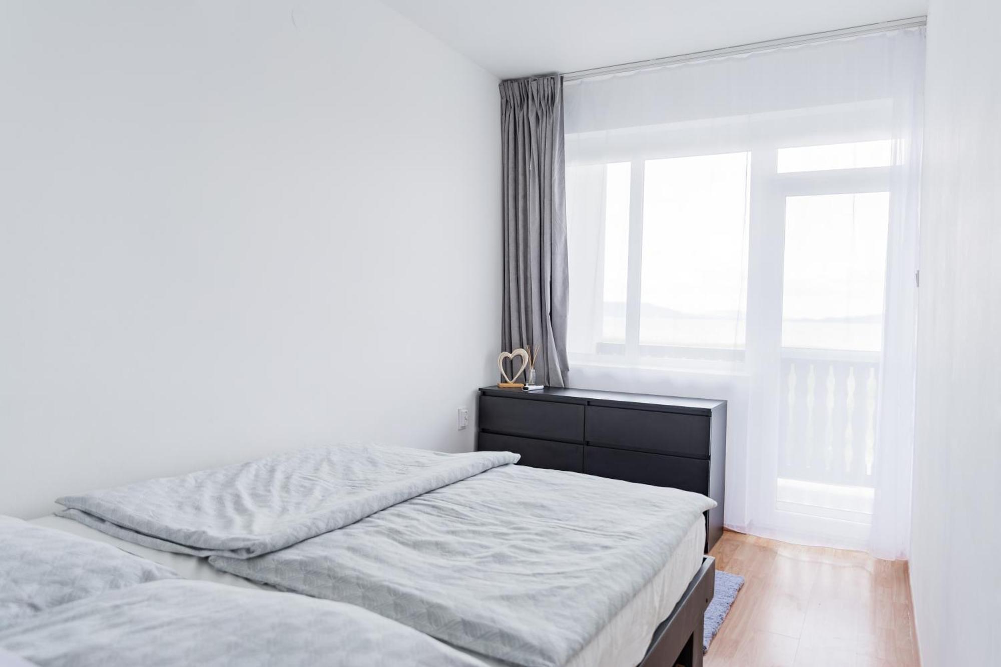 Balaton a kertben - Közvetlen vízparti apartmanok, csodálatos panorámával Balatonfenyves Habitación foto